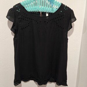 🖤 Classy with a Twist – Black Eyelet Sleeve Dress Shirt (Size M) 🖤